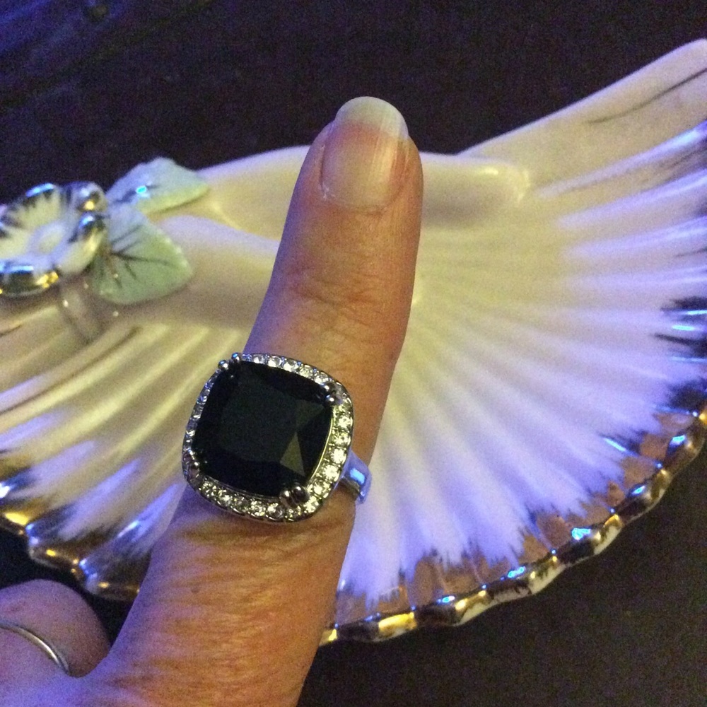 ✨ Crystal Cocktail Ring ✨ - Picture 3 of 4